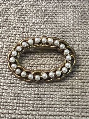 Vintage Unsigned Miriam Haskell Hand Wired Faux Pearl Oval Brooch Pin
